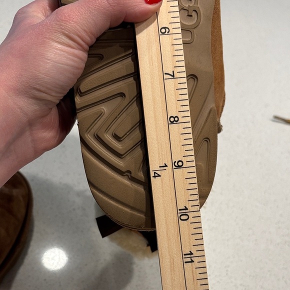 UGG Tan Boots with Cream Shearling and Bow - Picture 6 of 6